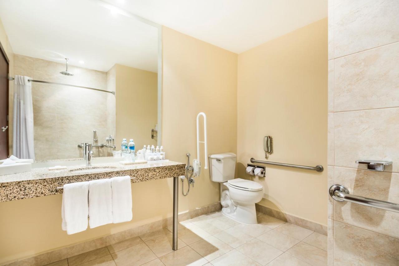 Holiday Inn Express Quito By Ihg מראה חיצוני תמונה